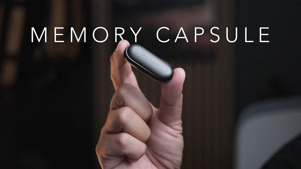 Hand holding a Cosmic Gray Plaud NotePin with "MEMORY CAPSULE" text overlay.